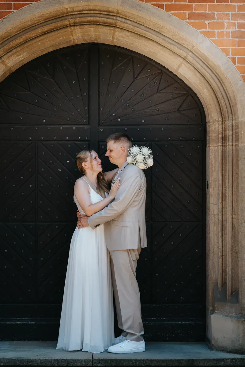 Reportage-Foto der standesamtlichen Trauung von Kimberley und Jan-Niklas auf Schloss Birlinghoven (Bild 17)