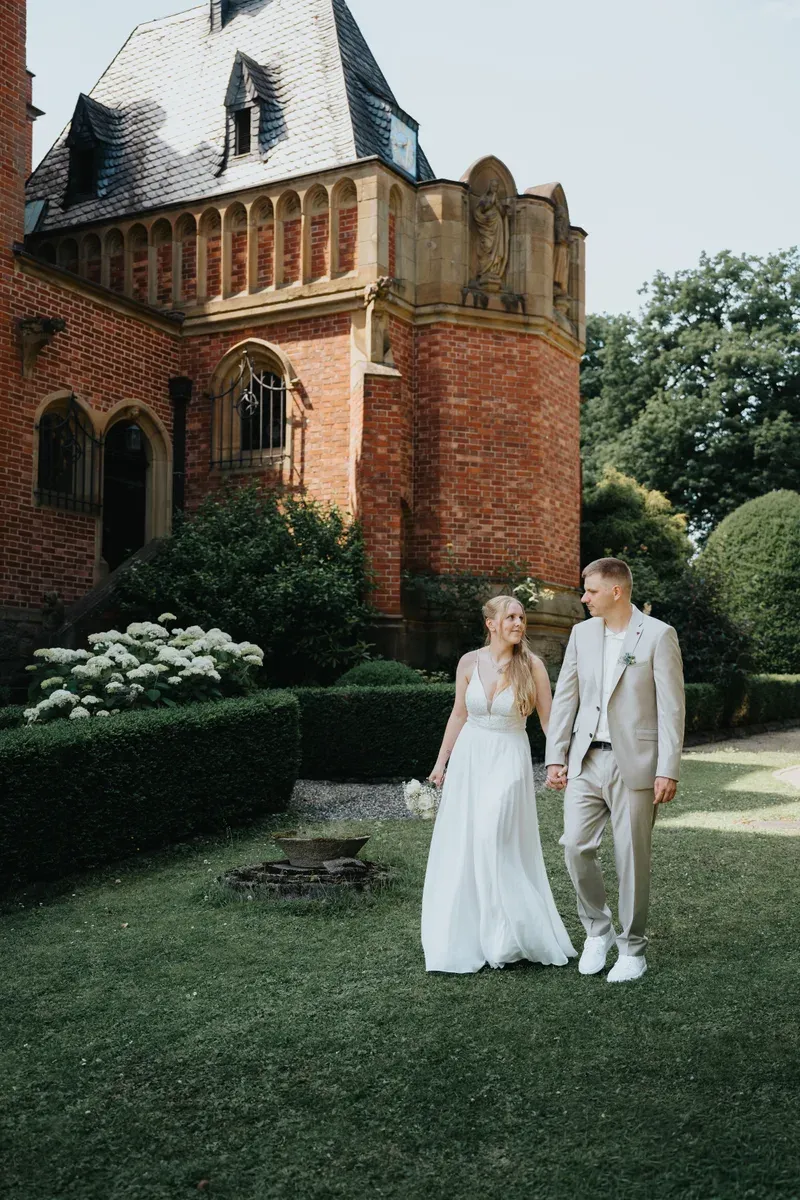 Reportage-Foto der standesamtlichen Trauung von Kimberley und Jan-Niklas auf Schloss Birlinghoven (Bild 25)