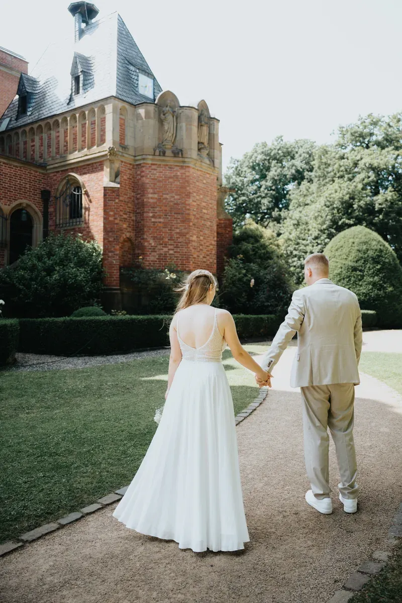 Reportage-Foto der standesamtlichen Trauung von Kimberley und Jan-Niklas auf Schloss Birlinghoven (Bild 28)