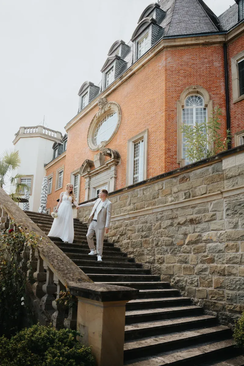 Reportage-Foto der standesamtlichen Trauung von Kimberley und Jan-Niklas auf Schloss Birlinghoven (Bild 29)