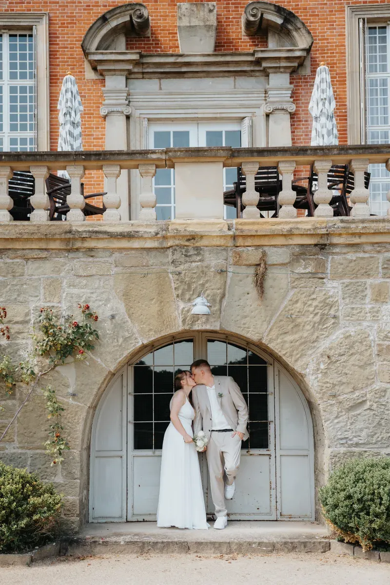 Reportage-Foto der standesamtlichen Trauung von Kimberley und Jan-Niklas auf Schloss Birlinghoven (Bild 31)