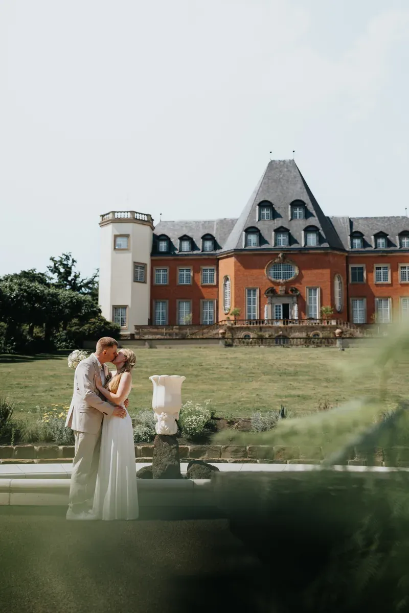 Reportage-Foto der standesamtlichen Trauung von Kimberley und Jan-Niklas auf Schloss Birlinghoven (Bild 32)