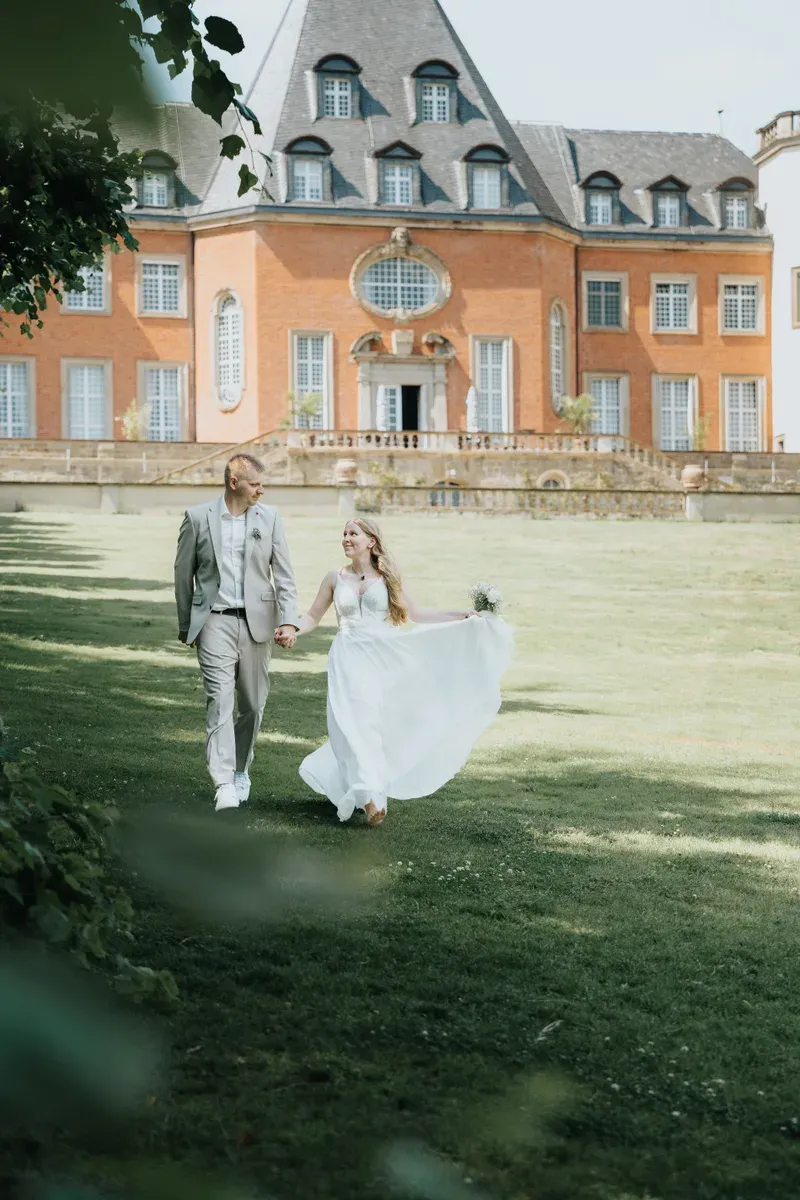 Reportage-Foto der standesamtlichen Trauung von Kimberley und Jan-Niklas auf Schloss Birlinghoven (Bild 33)