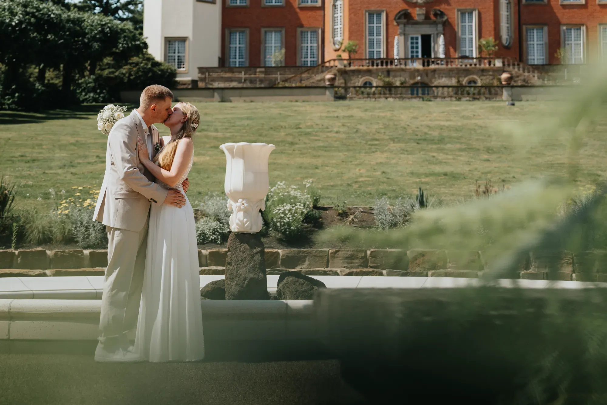 Kimberley und Jan-Niklas an ihrem Hochzeitstag auf Schloss Birlinghoven