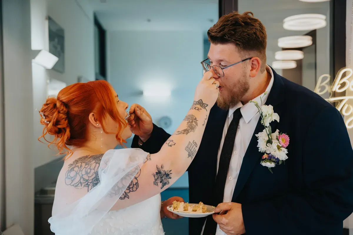 Reportage-Foto der freien Trauung von Kimberley und Julian im LVR-Freilichtmuseum Lindlar (Bild 62)