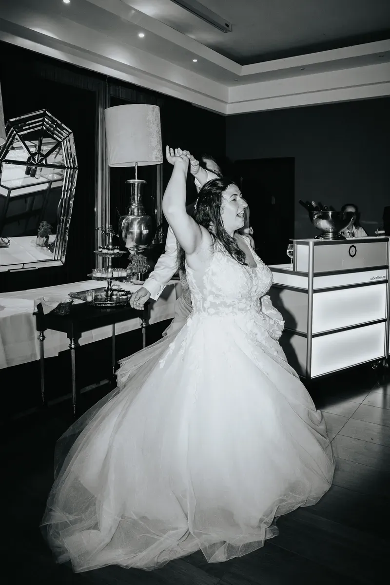 Reportage-Foto der Hochzeit von Lena und Flo im Klosterhof Seligenthal in Siegburg (Bild 015)