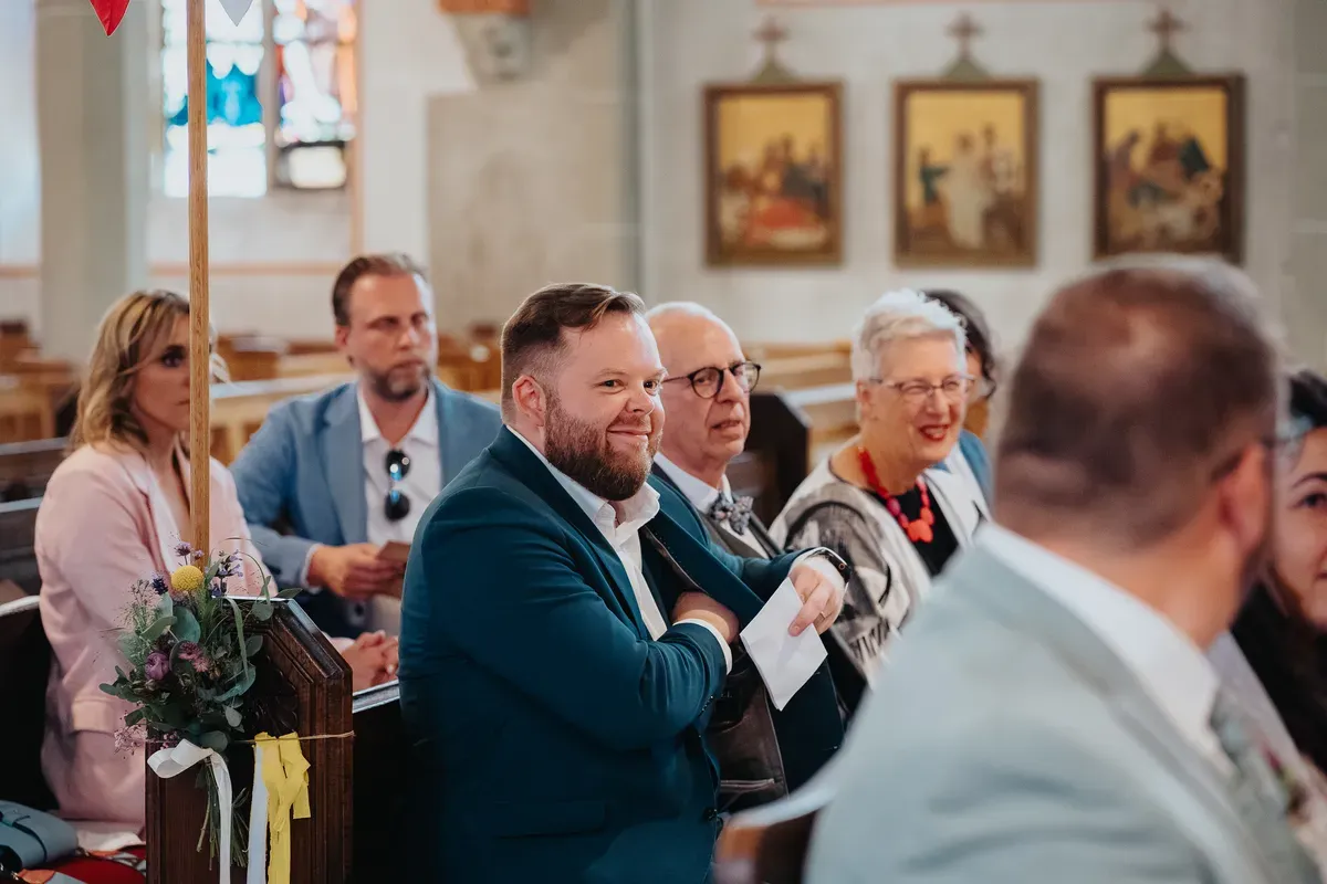 Reportage-Foto der Hochzeit von Lena und Flo im Klosterhof Seligenthal in Siegburg (Bild 054)