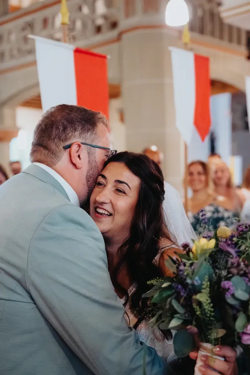 Reportage-Foto der Hochzeit von Lena und Flo im Klosterhof Seligenthal in Siegburg (Bild 057)