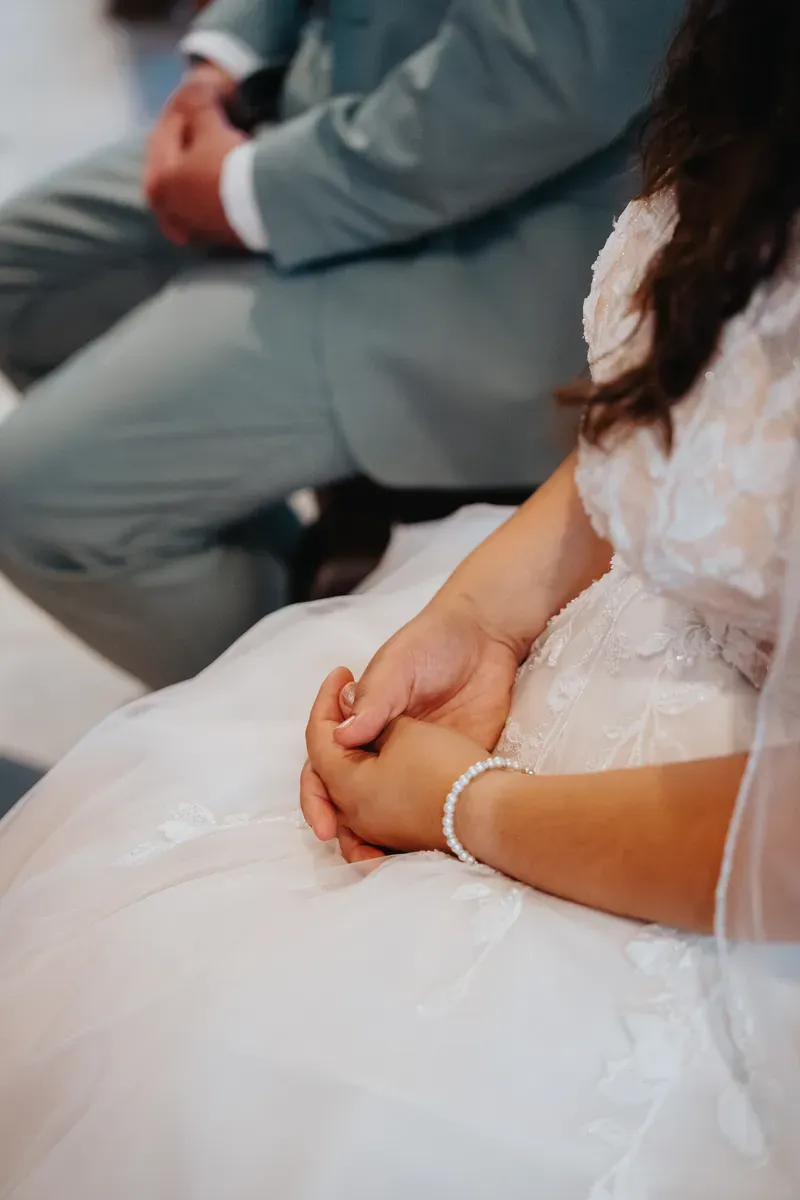 Reportage-Foto der Hochzeit von Lena und Flo im Klosterhof Seligenthal in Siegburg (Bild 065)