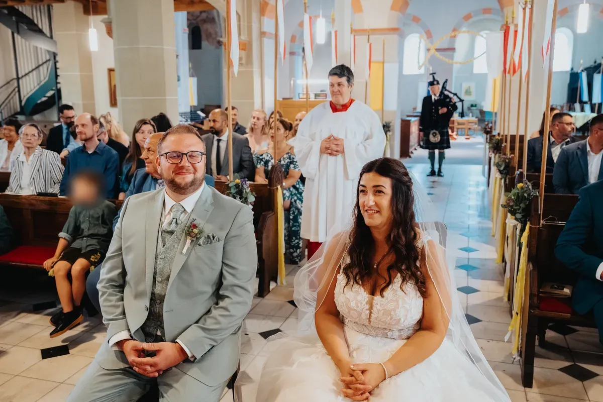 Reportage-Foto der Hochzeit von Lena und Flo im Klosterhof Seligenthal in Siegburg (Bild 082)