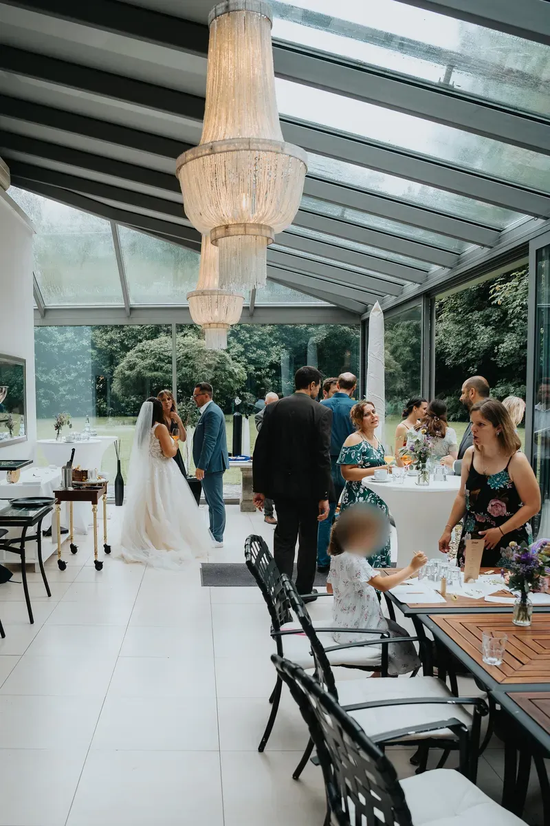 Reportage-Foto der Hochzeit von Lena und Flo im Klosterhof Seligenthal in Siegburg (Bild 114)