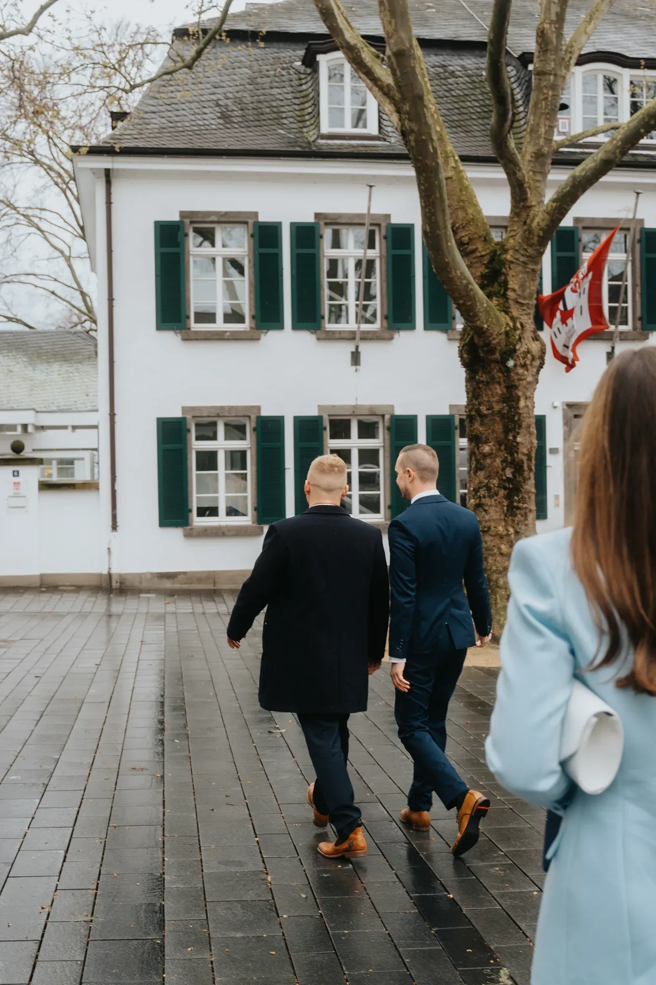 Reportage-Foto der standesamtlichen Trauung von Vicki und Ben in Königswinter und der Niederpleiser Mühle (Bild 02)