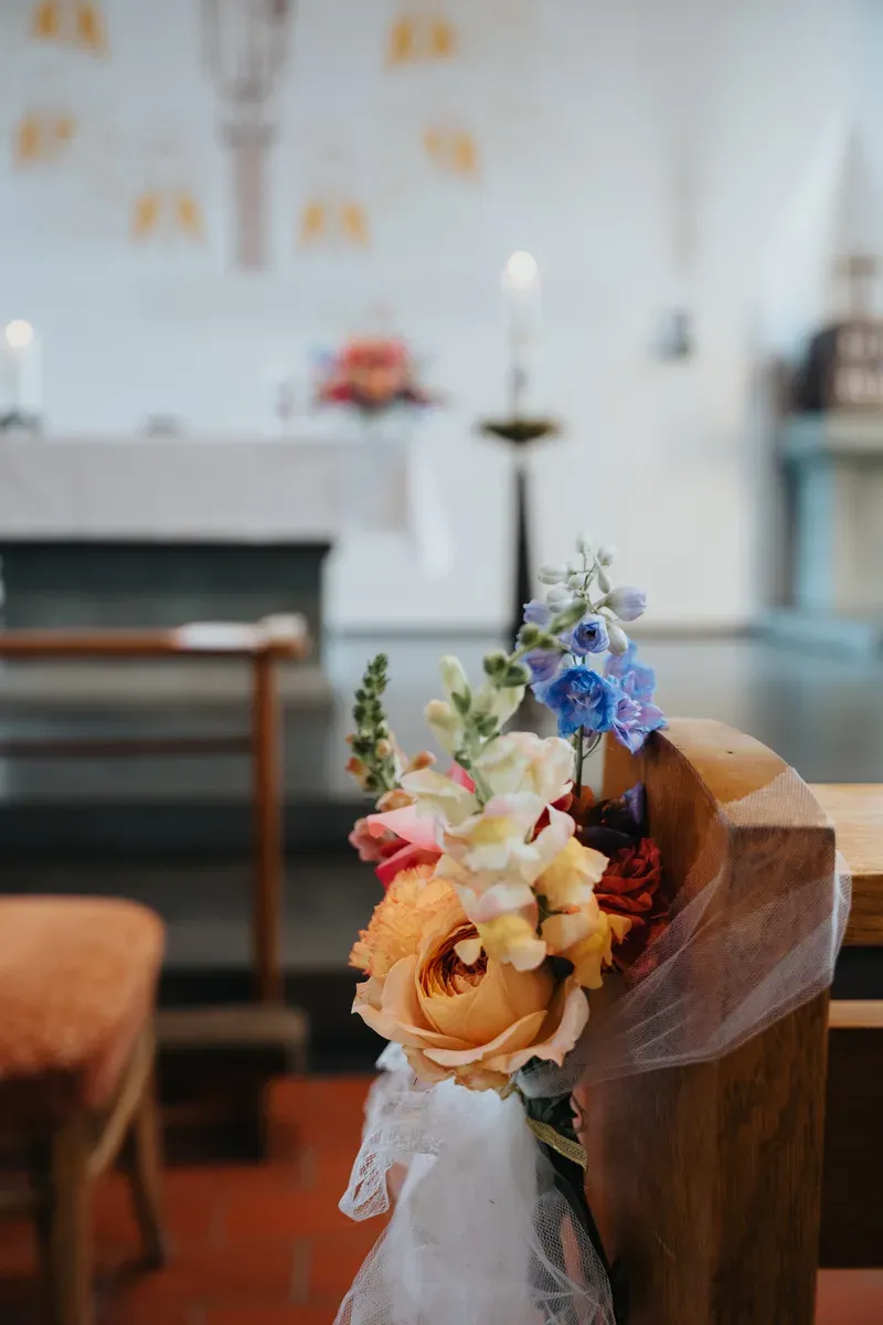 Reportage-Foto der kirchlichen Hochzeit von Anton und Clara im Katholisch-Sozialen Institut Siegburg (Bild 01)