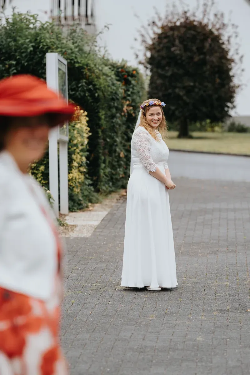 Reportage-Foto der kirchlichen Hochzeit von Anton und Clara im Katholisch-Sozialen Institut Siegburg (Bild 04)