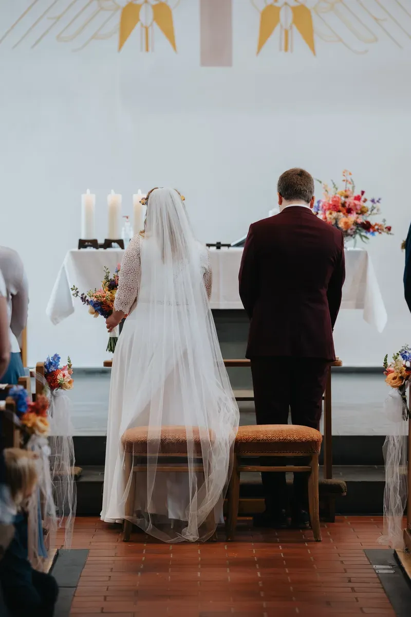 Reportage-Foto der kirchlichen Hochzeit von Anton und Clara im Katholisch-Sozialen Institut Siegburg (Bild 08)