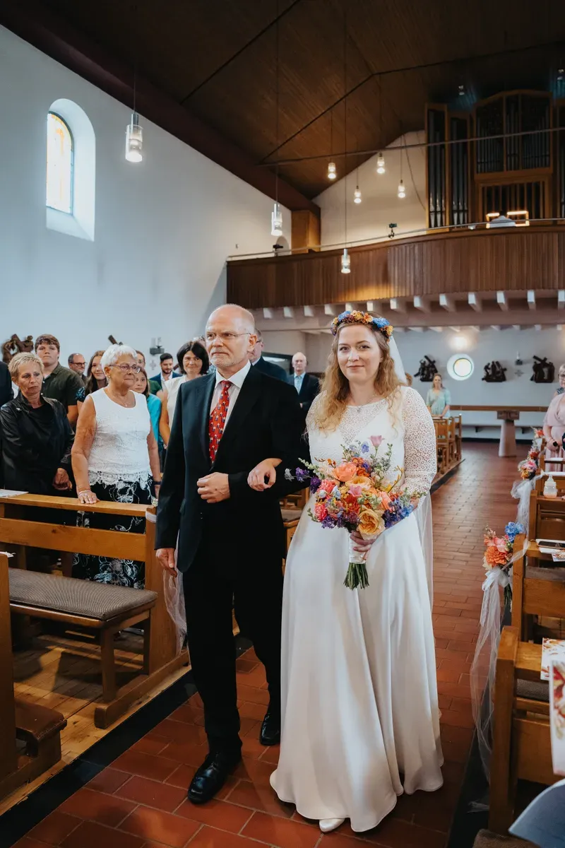 Reportage-Foto der kirchlichen Hochzeit von Anton und Clara im Katholisch-Sozialen Institut Siegburg (Bild 09)