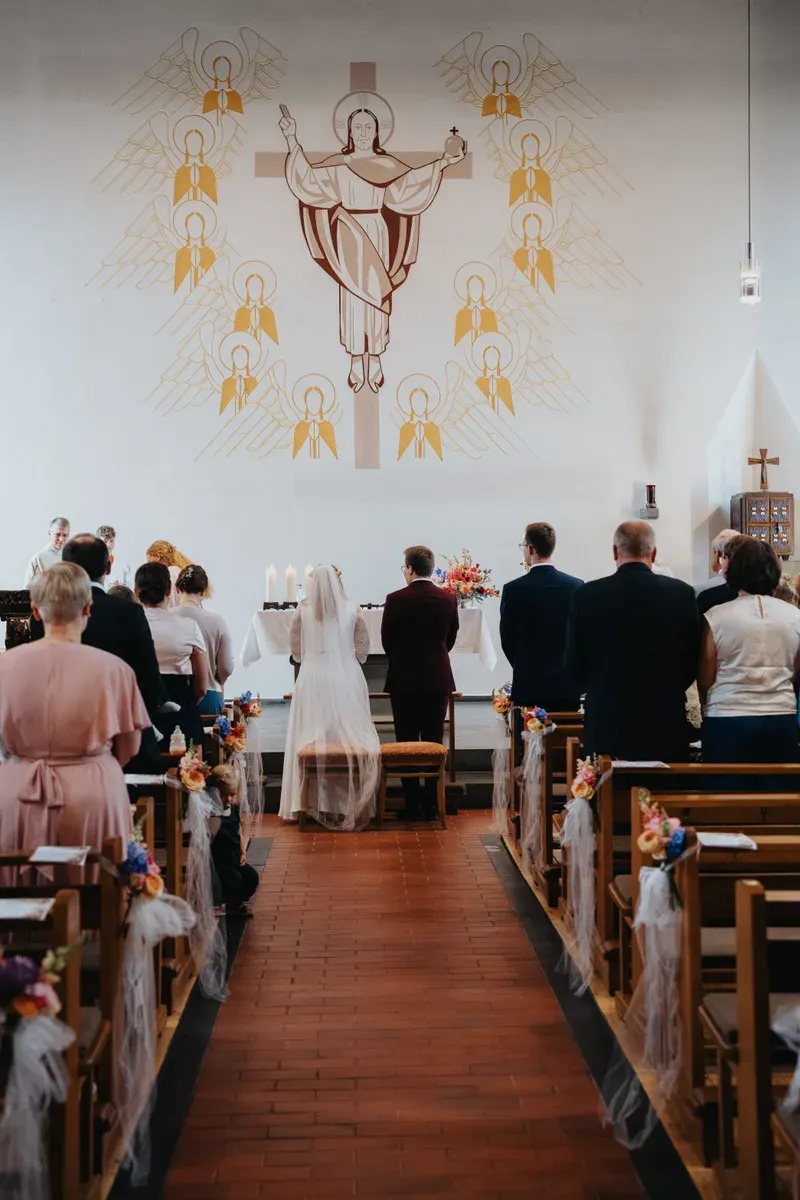 Reportage-Foto der kirchlichen Hochzeit von Anton und Clara im Katholisch-Sozialen Institut Siegburg (Bild 10)