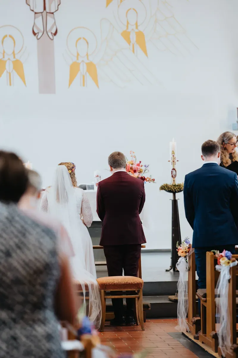 Reportage-Foto der kirchlichen Hochzeit von Anton und Clara im Katholisch-Sozialen Institut Siegburg (Bild 11)