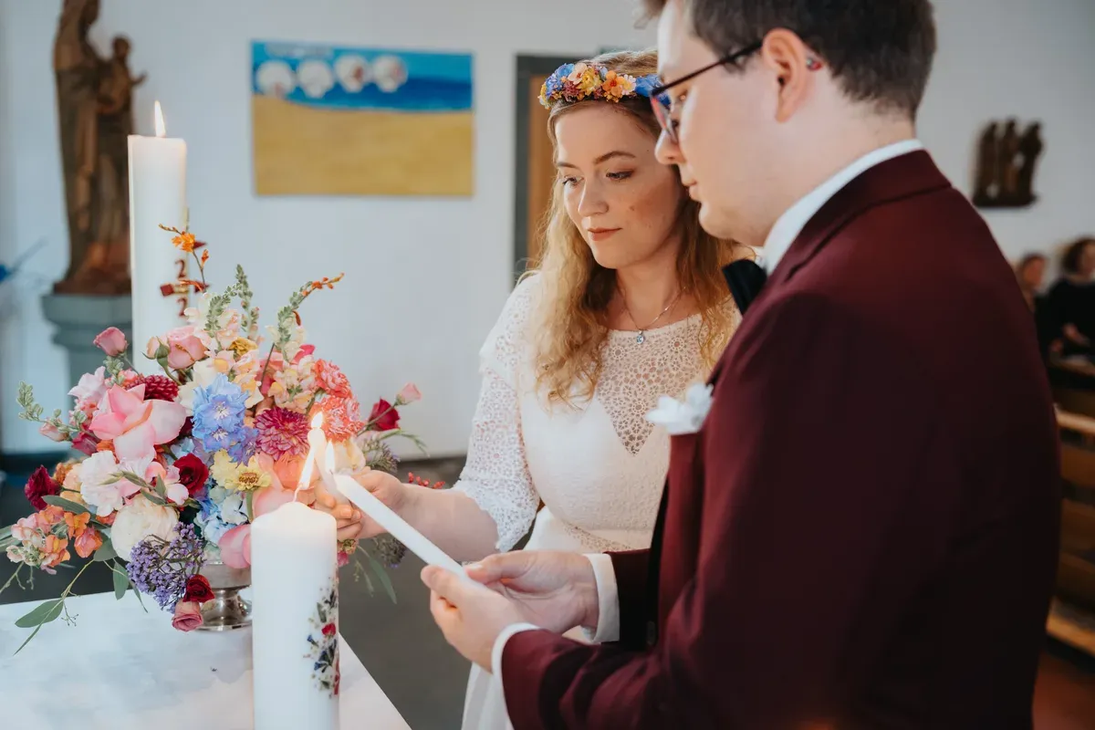 Reportage-Foto der kirchlichen Hochzeit von Anton und Clara im Katholisch-Sozialen Institut Siegburg (Bild 14)