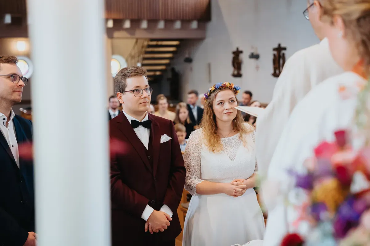 Reportage-Foto der kirchlichen Hochzeit von Anton und Clara im Katholisch-Sozialen Institut Siegburg (Bild 15)