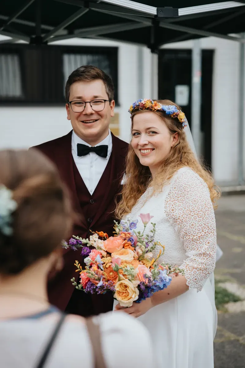 Reportage-Foto der kirchlichen Hochzeit von Anton und Clara im Katholisch-Sozialen Institut Siegburg (Bild 24)