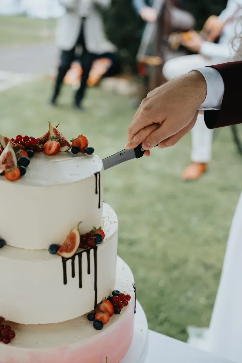 Reportage-Foto der kirchlichen Hochzeit von Anton und Clara im Katholisch-Sozialen Institut Siegburg (Bild 26)