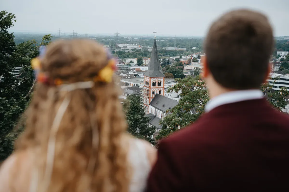Reportage-Foto der kirchlichen Hochzeit von Anton und Clara im Katholisch-Sozialen Institut Siegburg (Bild 53)