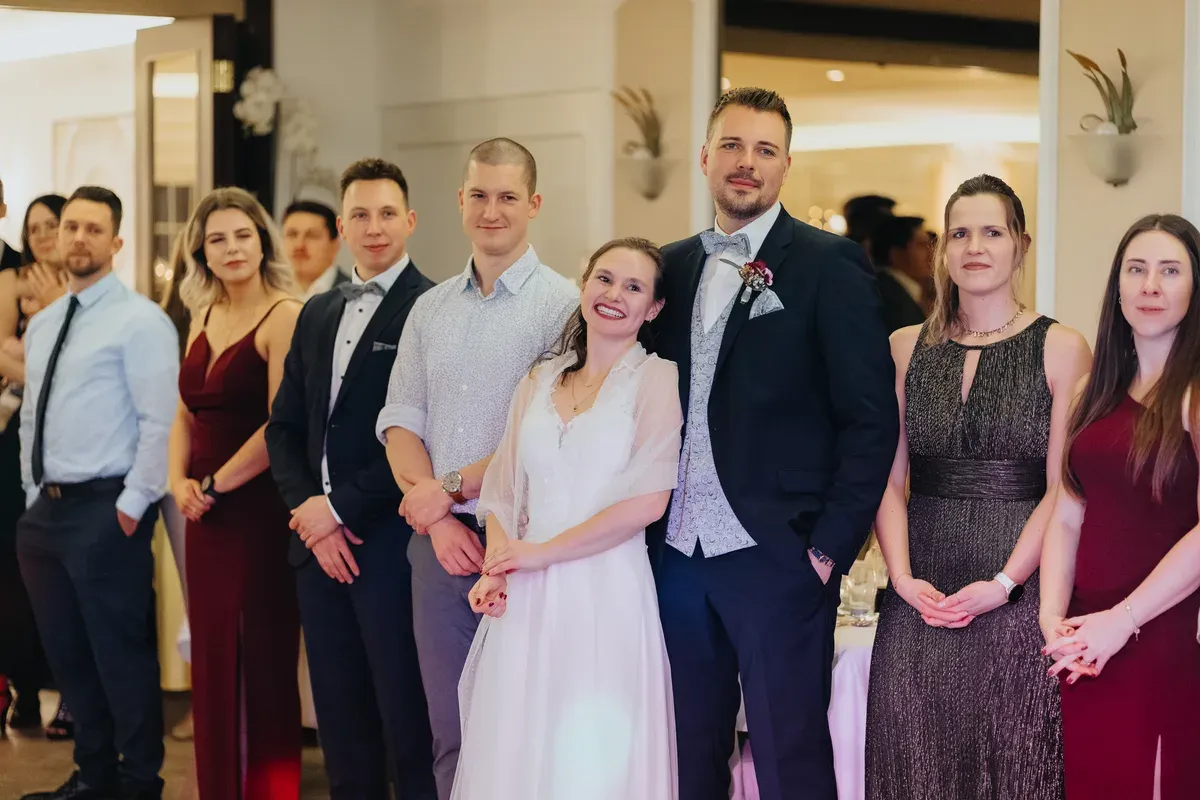 Reportage-Foto der standesamtlichen Winterhochzeit von Denise und Tobi in der Niederpleiser Mühle (Bild 59)