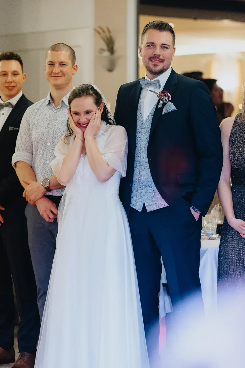 Reportage-Foto der standesamtlichen Winterhochzeit von Denise und Tobi in der Niederpleiser Mühle (Bild 60)