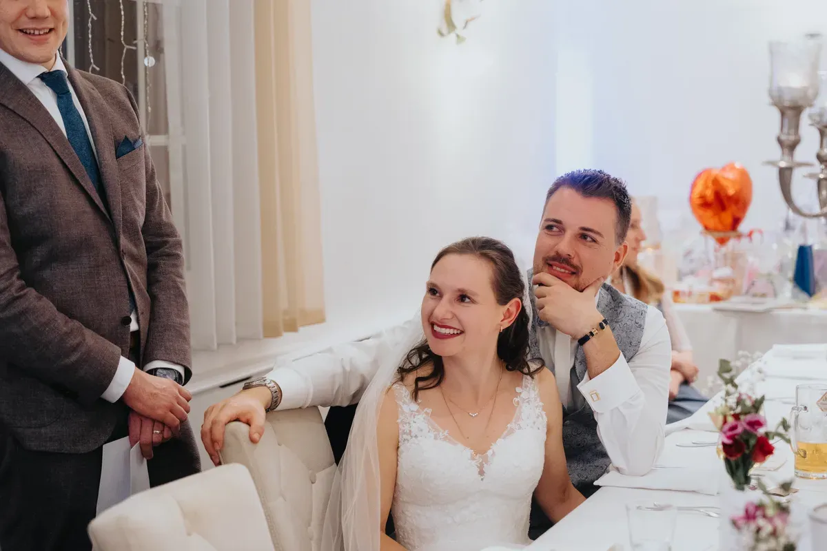 Reportage-Foto der standesamtlichen Winterhochzeit von Denise und Tobi in der Niederpleiser Mühle (Bild 71)
