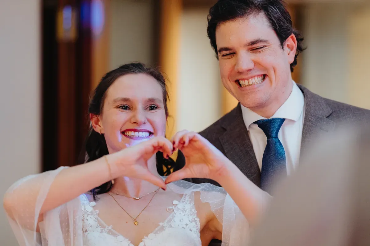Reportage-Foto der standesamtlichen Winterhochzeit von Denise und Tobi in der Niederpleiser Mühle (Bild 74)