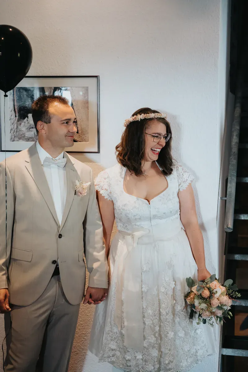 Reportage-Foto der standesamtlichen Trauung von Jessi und André in der Niederpleiser Mühle in Sankt Augustin (Bild 05)