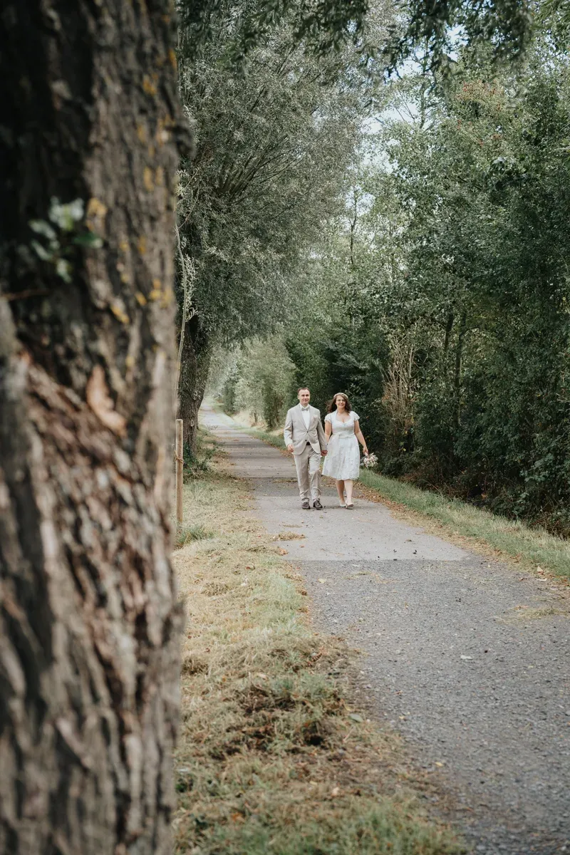 Reportage-Foto der standesamtlichen Trauung von Jessi und André in der Niederpleiser Mühle in Sankt Augustin (Bild 38)