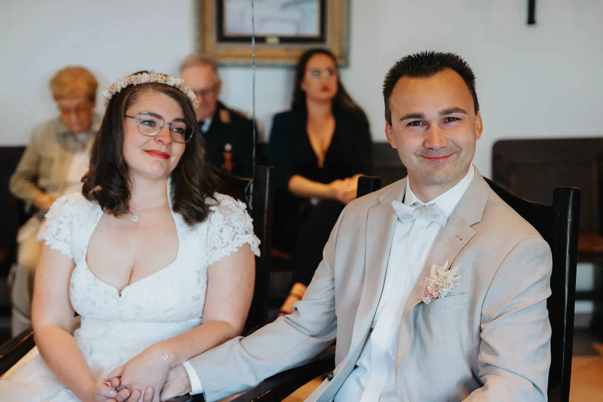 Jessi und André an ihrem Hochzeitstag an der Niederpleiser Mühle in Sankt Augustin