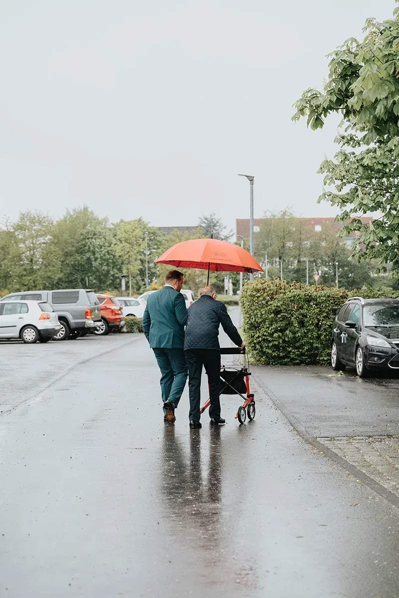 Reportage-Foto der standesamtlichen Trauung von Vanessa und Daniel in der Niederpleiser Mühle (Bild 06)
