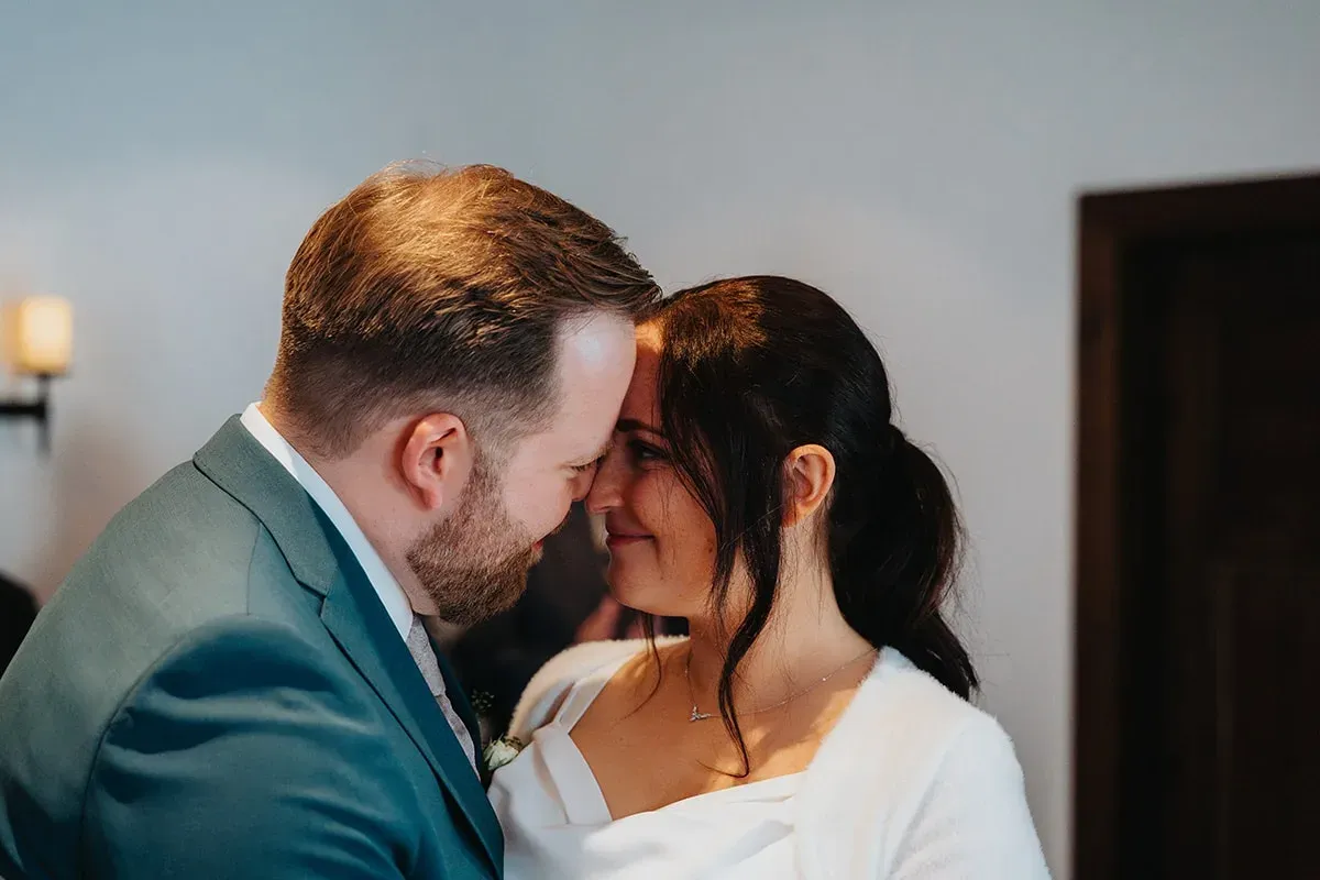 Reportage-Foto der standesamtlichen Trauung von Vanessa und Daniel in der Niederpleiser Mühle (Bild 40)