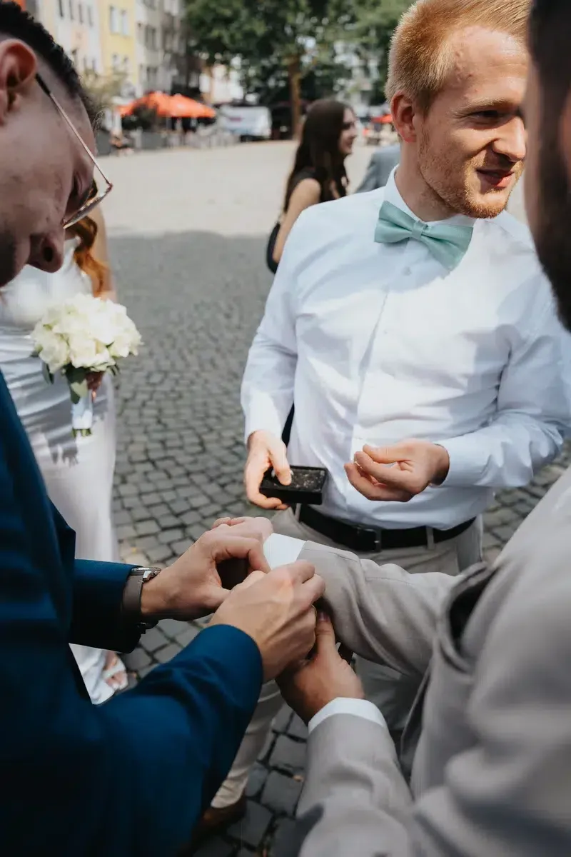 Reportage-Foto der standesamtlichen Trauung von Tabea und Maik im Historischen Rathaus Köln und der Altstadt (Bild 23)