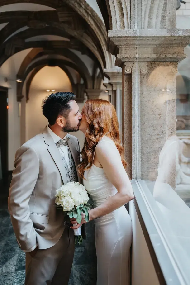 Reportage-Foto der standesamtlichen Trauung von Tabea und Maik im Historischen Rathaus Köln und der Altstadt (Bild 32)