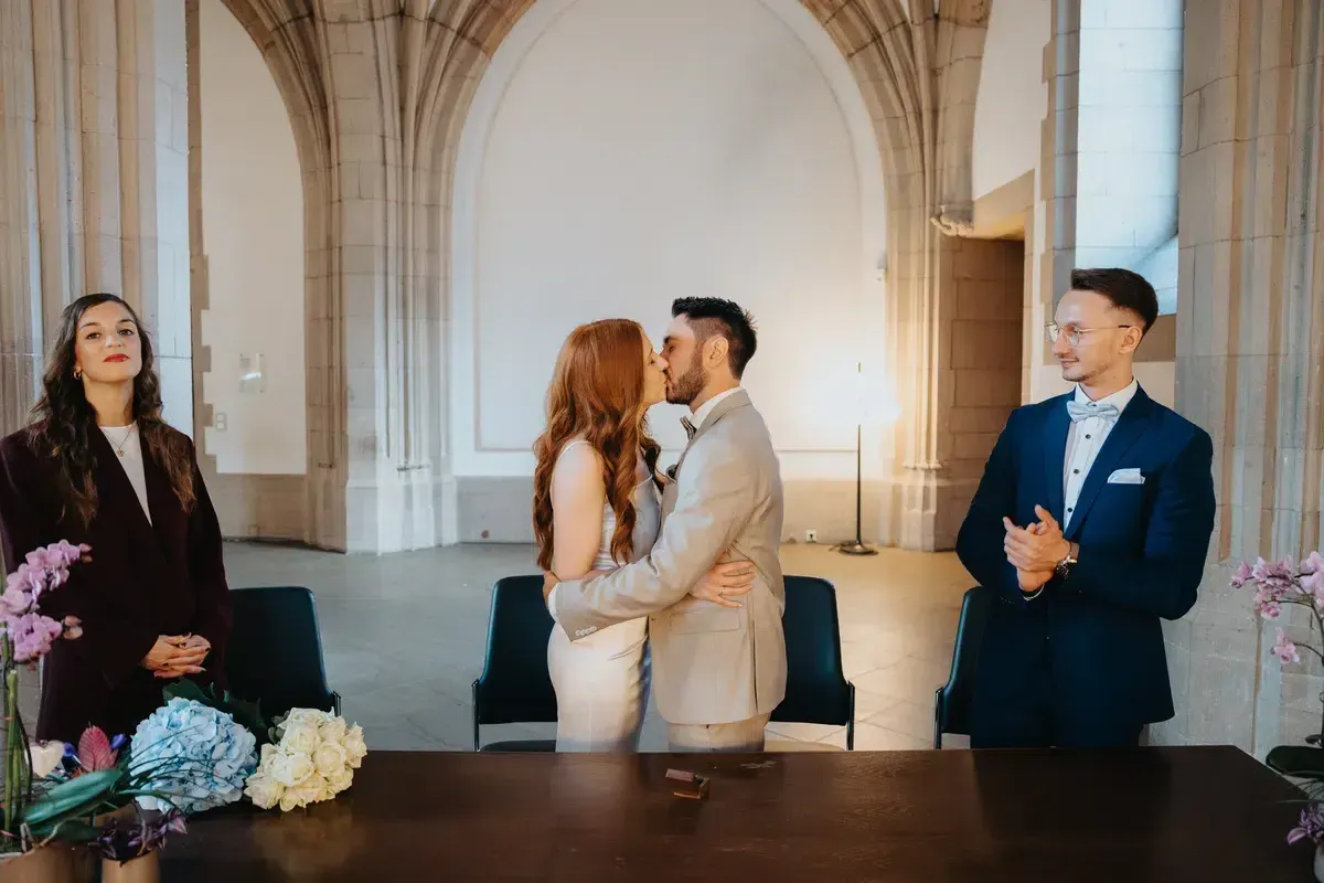 Reportage-Foto der standesamtlichen Trauung von Tabea und Maik im Historischen Rathaus Köln und der Altstadt (Bild 45)