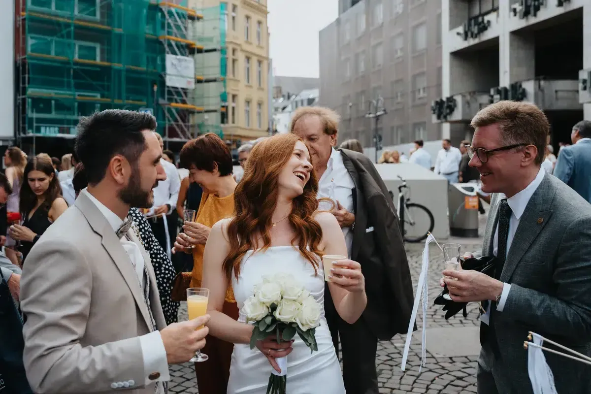 Reportage-Foto der standesamtlichen Trauung von Tabea und Maik im Historischen Rathaus Köln und der Altstadt (Bild 62)