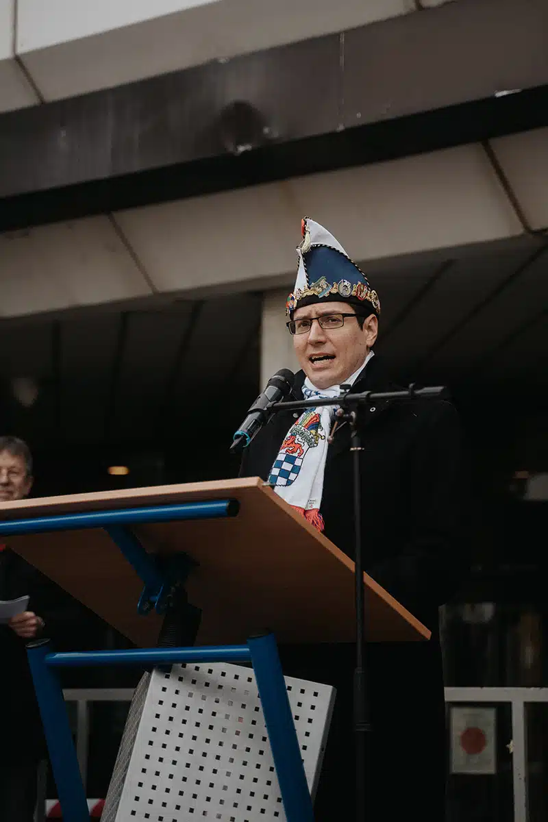 Der Sankt Augustiner Bürgermeister Max Leitterstorf spricht.