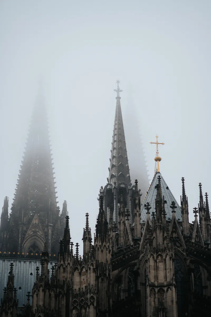 Der Kölner Dom im Nebel, Philipp Wildfeuer - Fotograf